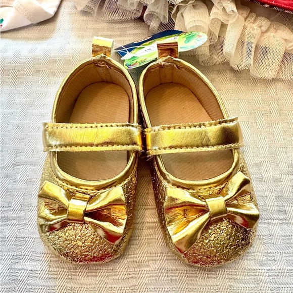 Holiday Baby Outfit Bundle NB/0–3M Christmas Dress Cardigan Gold Shoes NWT Set - Picture 5 of 5